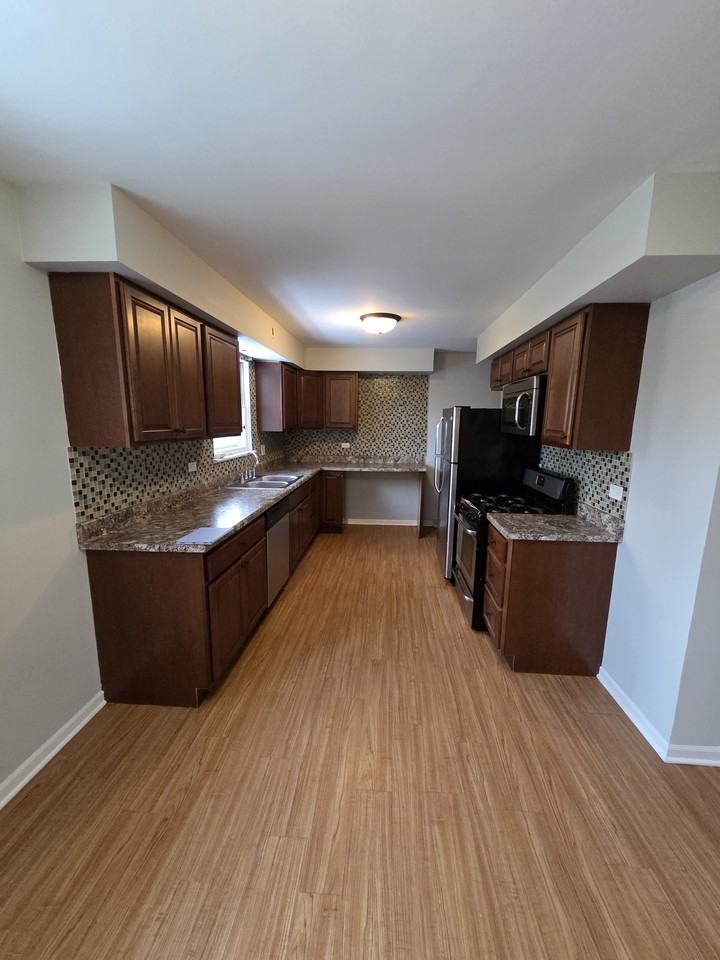 1311 Kenmore Ave #1 - Photo 5 of 26