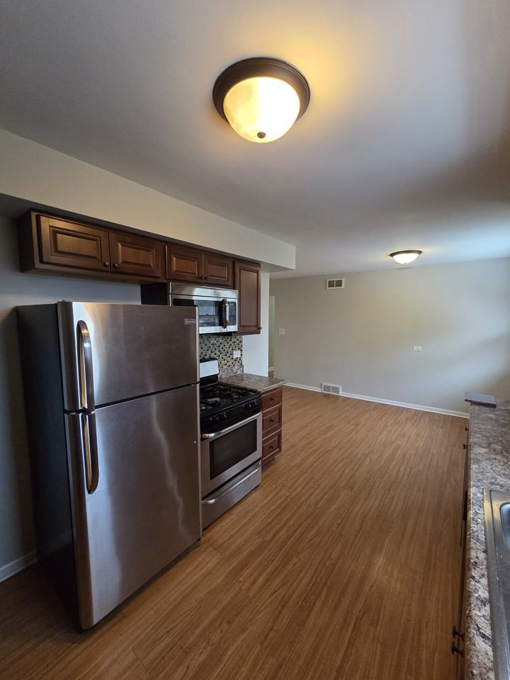 1311 Kenmore Ave #1 - Photo 6 of 26