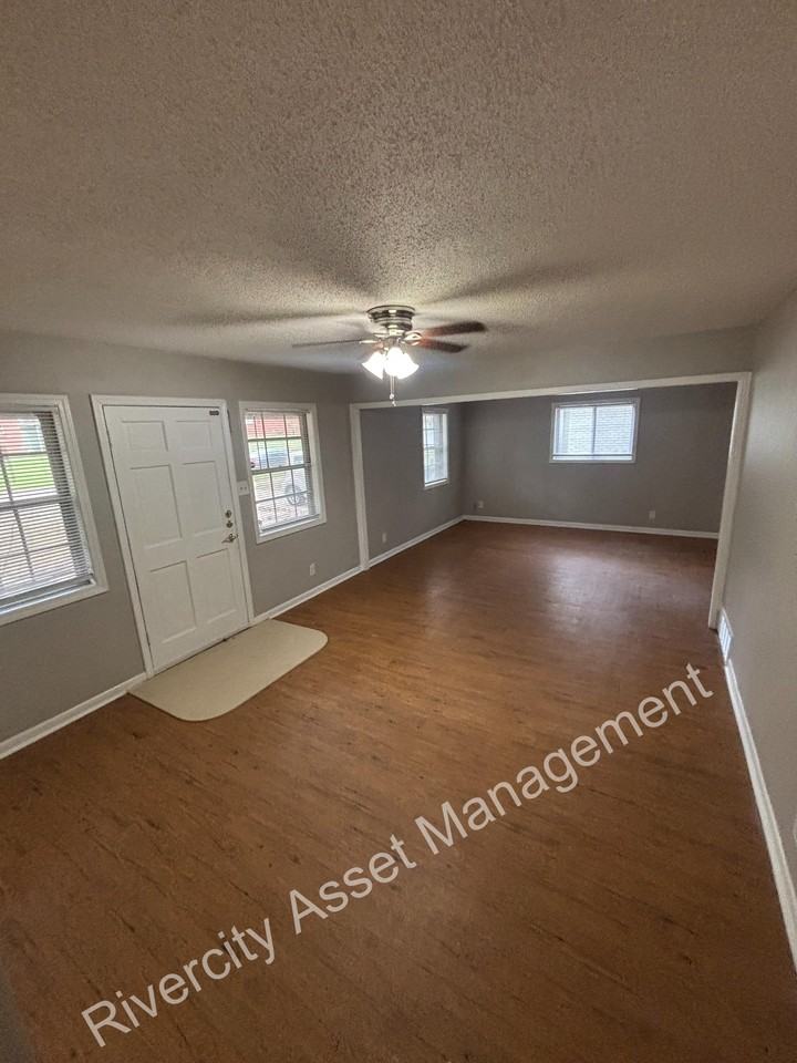 4080 Chippewa Rd #1 - Photo 2 of 10