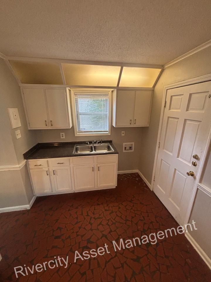 4080 Chippewa Rd #1 - Photo 4 of 10