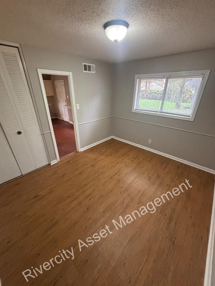 4080 Chippewa Rd #1 - Photo 6 of 10