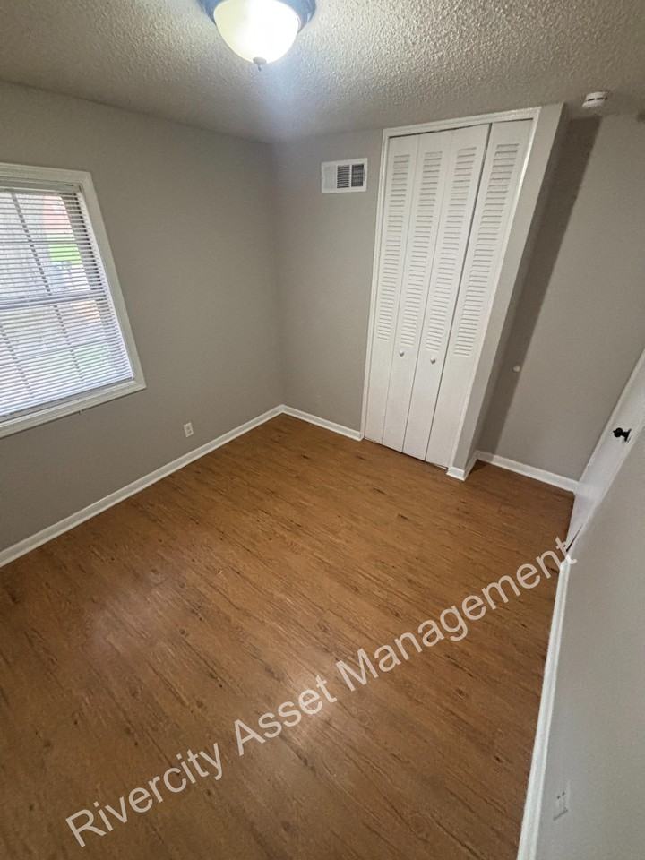 4080 Chippewa Rd #1 - Photo 7 of 10