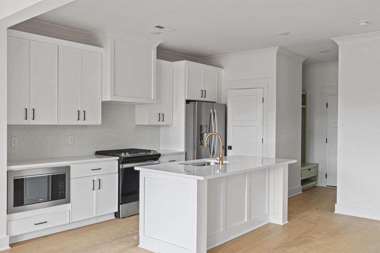 1712 1712 Carvell AvenueUnit A #1 - Photo 3 of 10