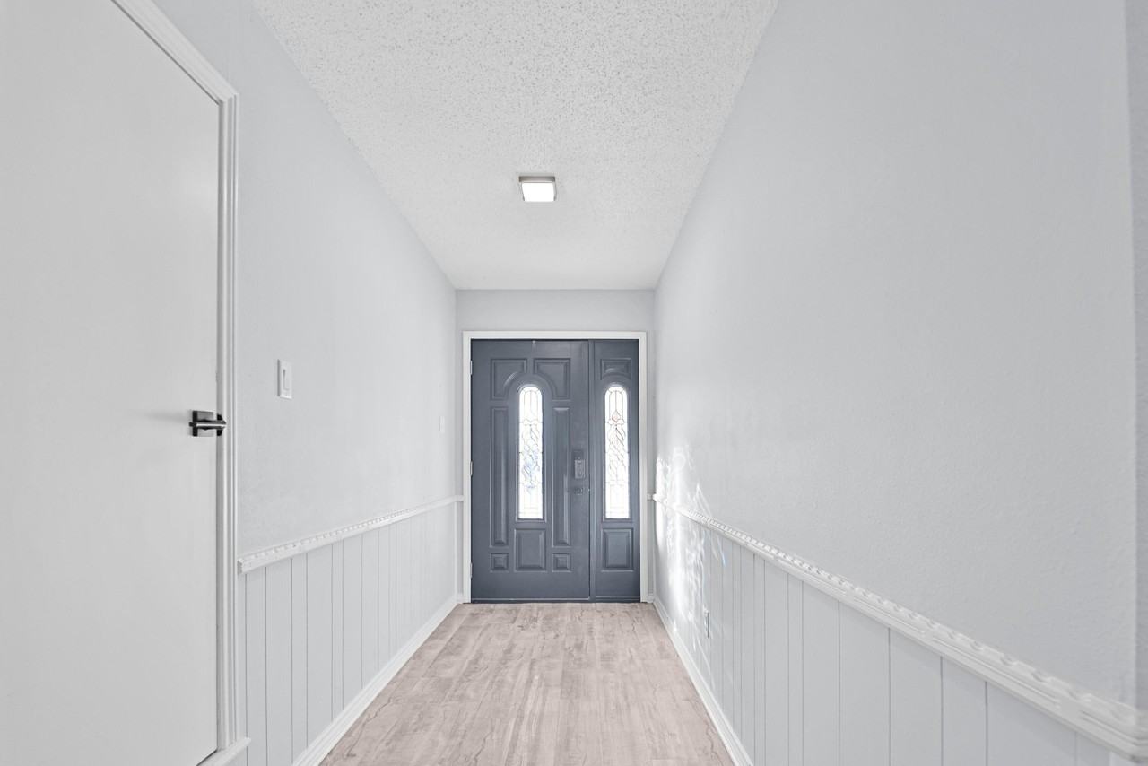 6907 Avenue W - Photo 4 of 30