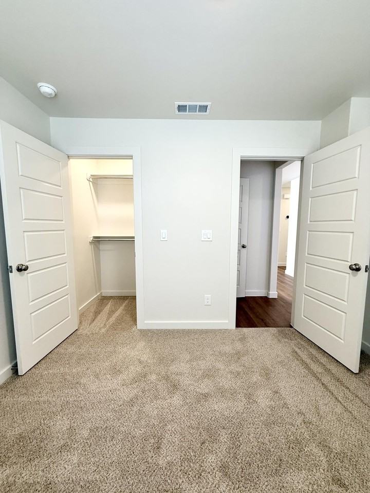 1615 North Clinton Avenue - Photo 2 of 21