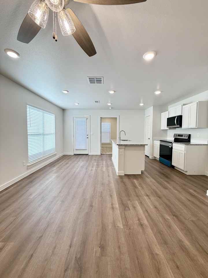 1615 North Clinton Avenue - Photo 5 of 21