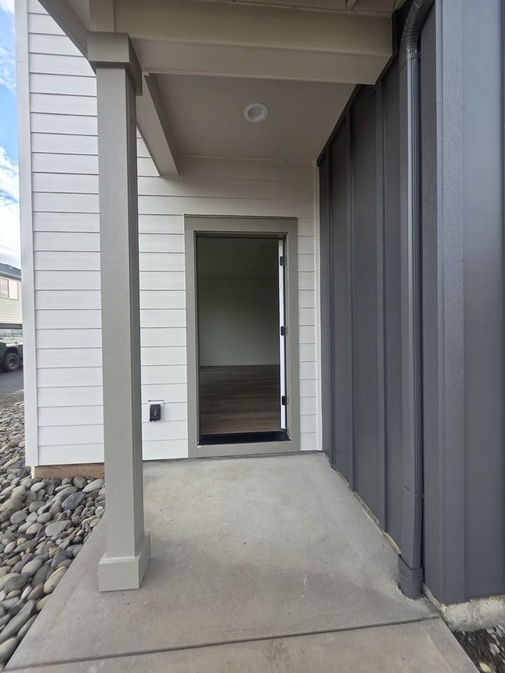 731 MHH8-17- 731 E Street Independence, OR 97351 - 1 #1 - Photo 2 of 36