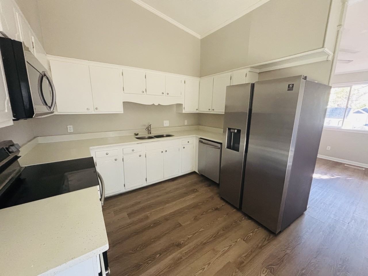 911 Fiske St #1 - Photo 4 of 10