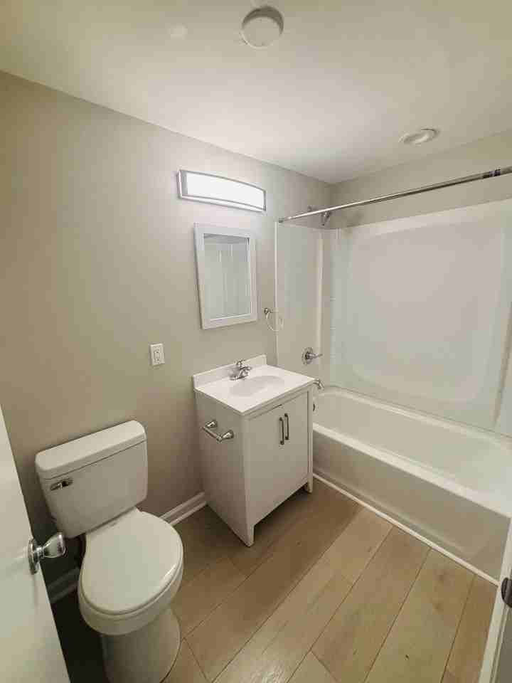 911 Fiske St #1 - Photo 6 of 10