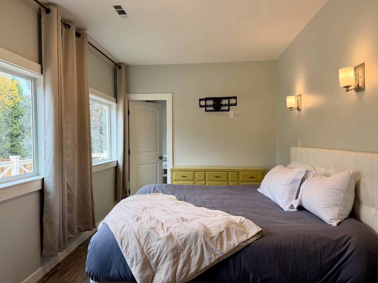 2099 Emigrant Creek Rd #SF - Photo 7 of 23