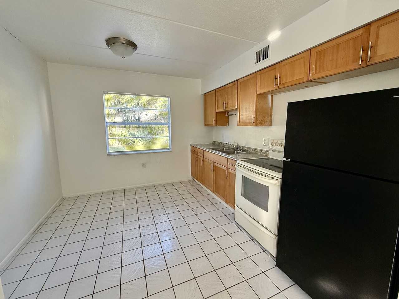 716 Michigan Court #2 - Photo 4 of 17