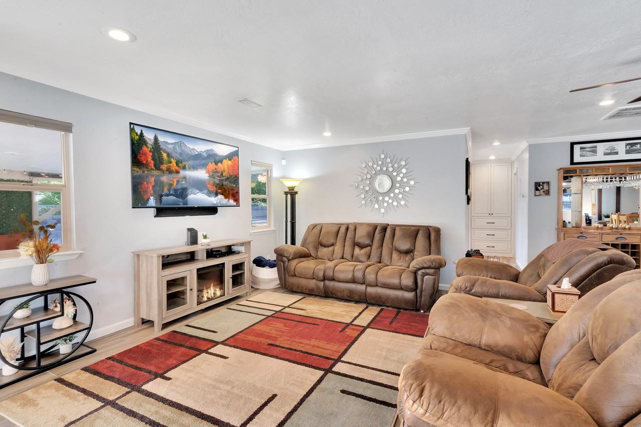 5807 Carl St #1 - Photo 6 of 10