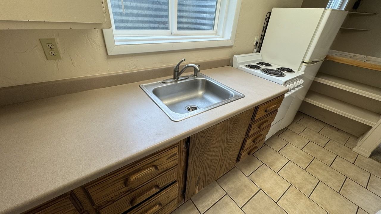 515 S 11th Ave #A - Photo 3 of 14