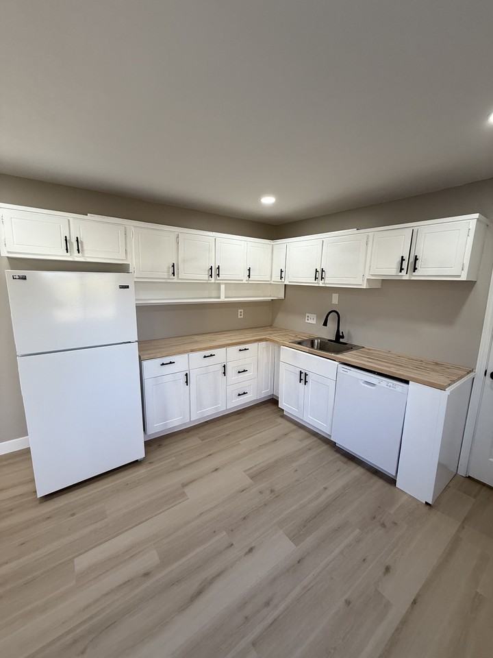 1412 Wolf Ct #1 - Photo 2 of 14