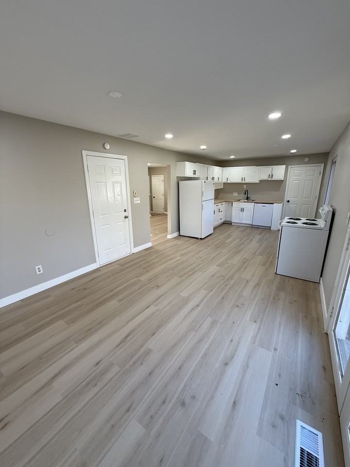 1412 Wolf Ct #1 - Photo 3 of 14