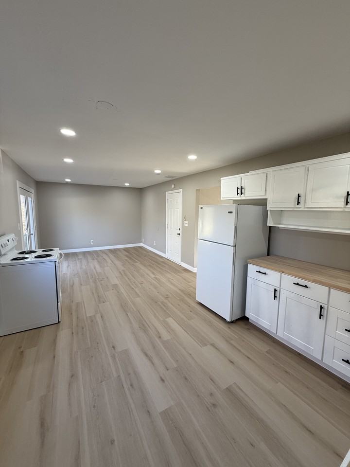 1412 Wolf Ct #1 - Photo 4 of 14