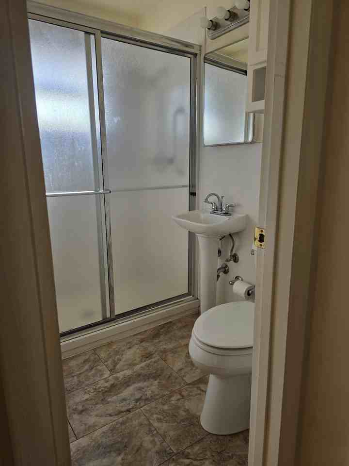 406 N 23rd St #1 - Photo 4 of 7