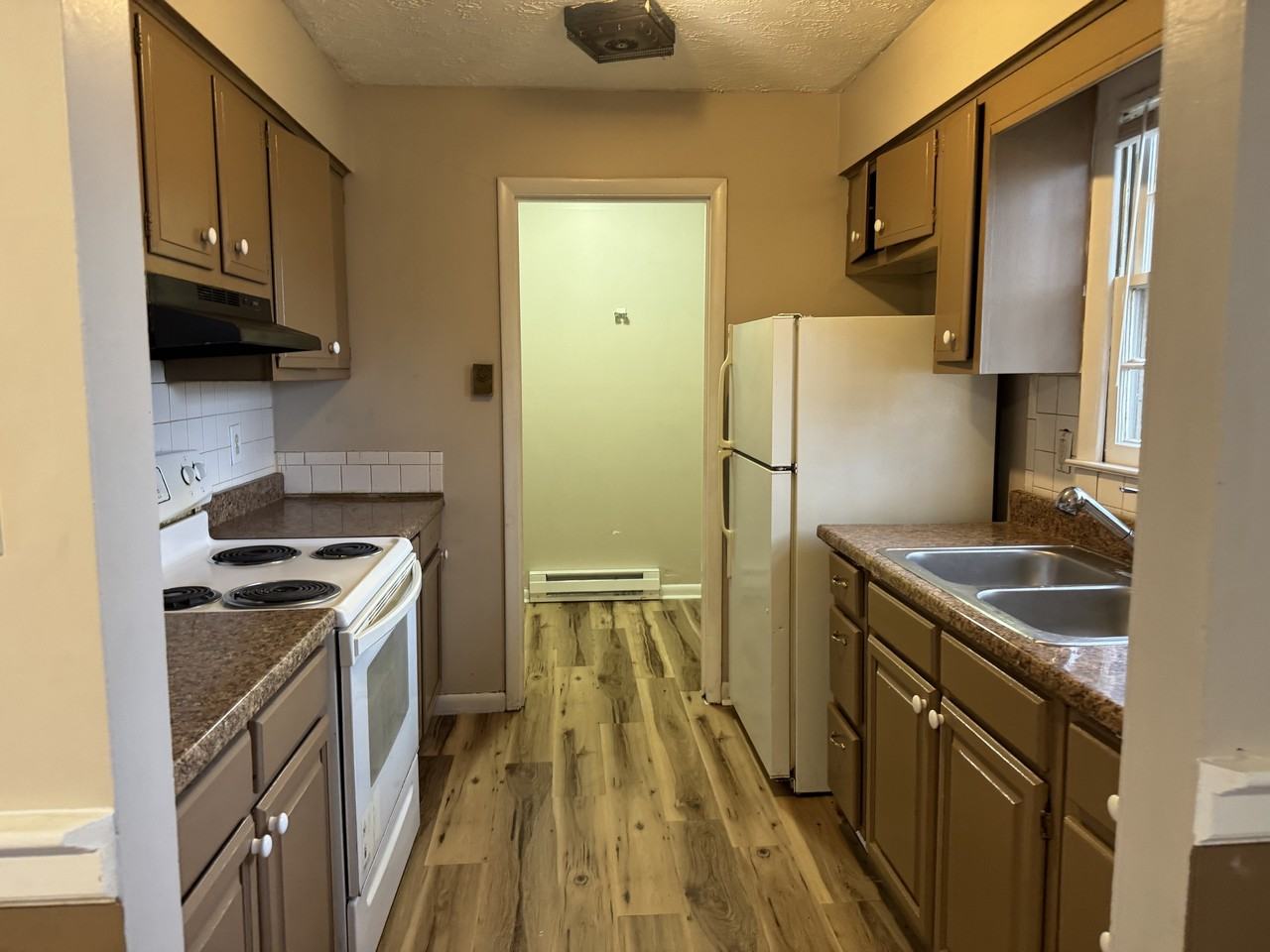 179 Hedgewood Ct #1 - Photo 4 of 24