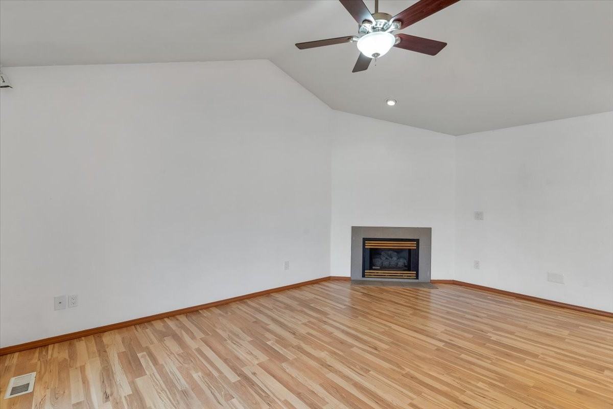 3133 19th Ave Se #1 - Photo 5 of 39