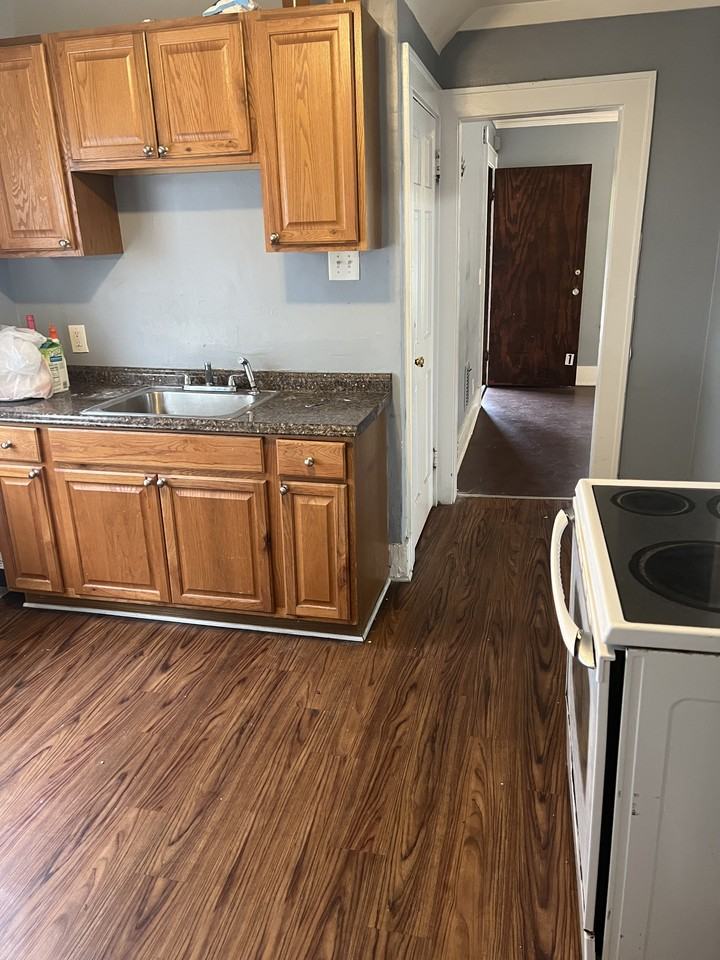 224 Weaver St #1 - Photo 3 of 13