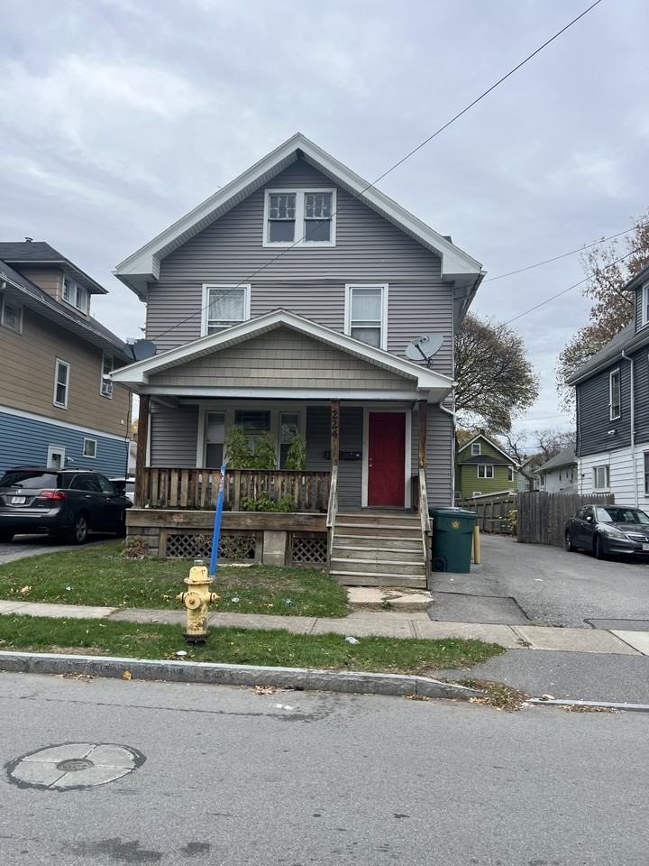 224 Weaver St #1 - Photo 4 of 13