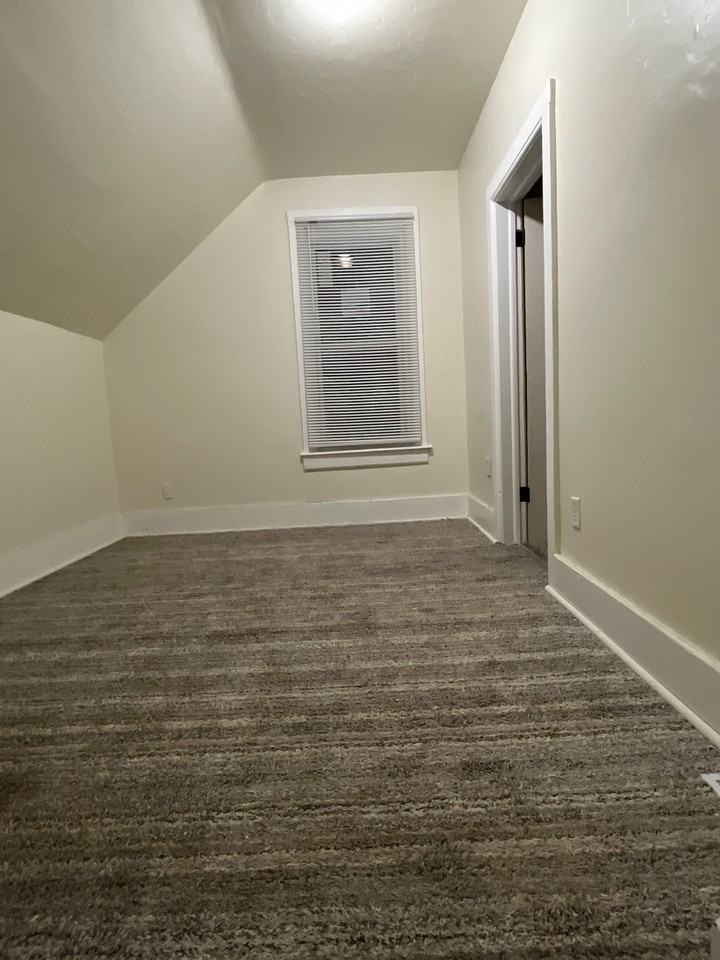 104 Lake St #1 - Photo 3 of 17