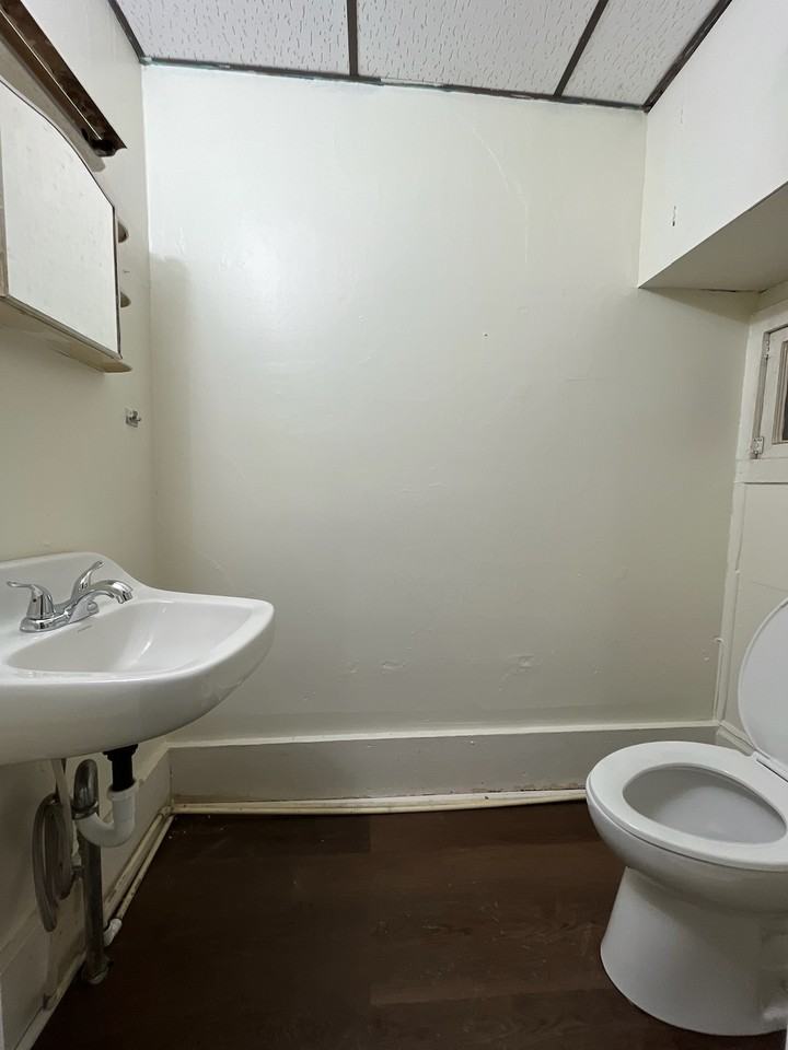 104 Lake St #1 - Photo 5 of 17