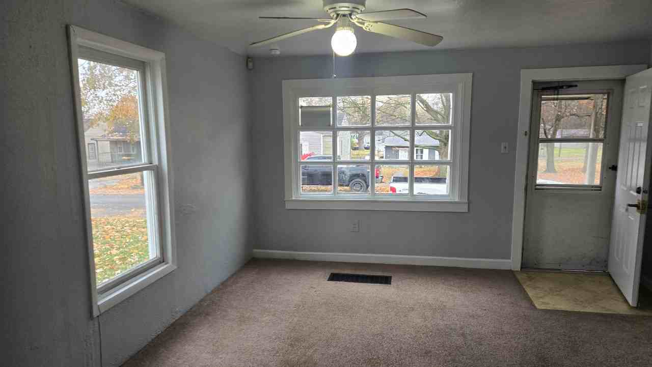 415 E 35th St #1 - Photo 3 of 9