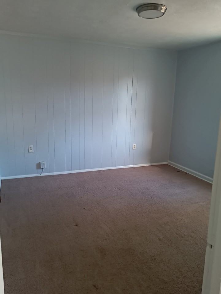 415 E 35th St #1 - Photo 7 of 9