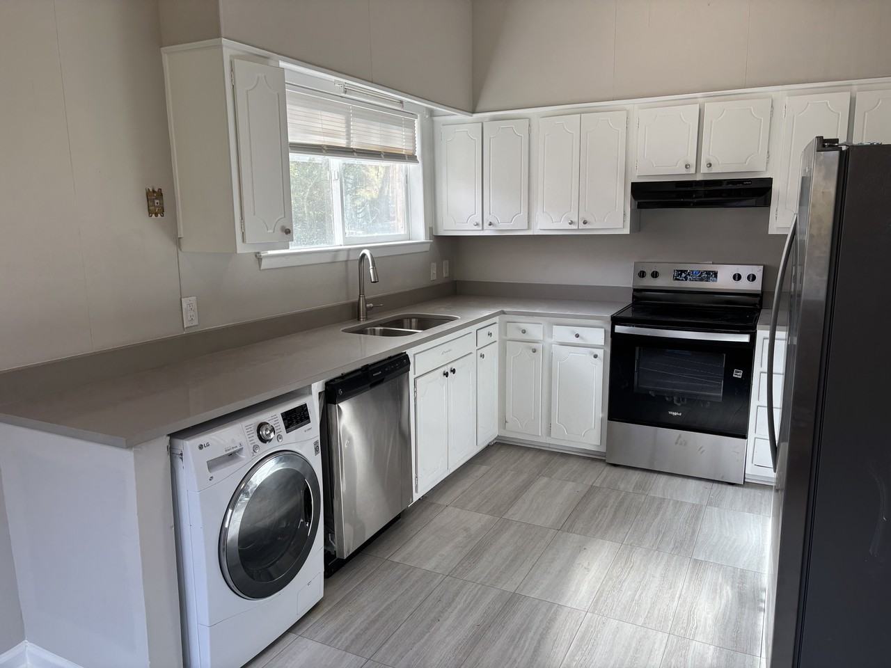 911 Fiske St #2 - Photo 2 of 7