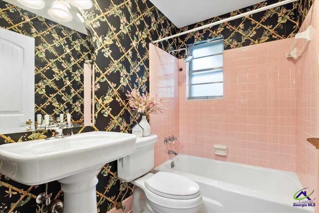 201 Marvin Blvd #1 - Photo 3 of 13