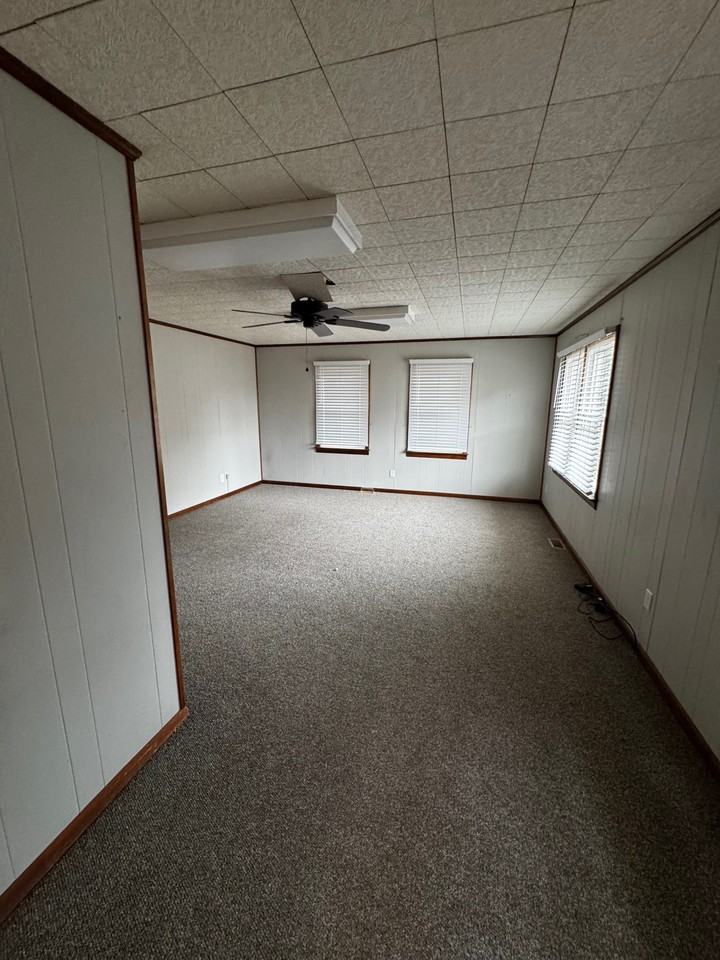 114 Windsor Dr #1 - Photo 5 of 9