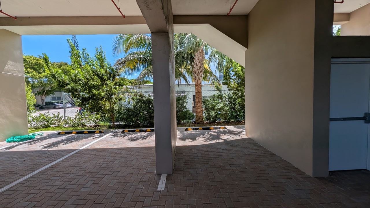 816 84th St #2 - Photo 4 of 21