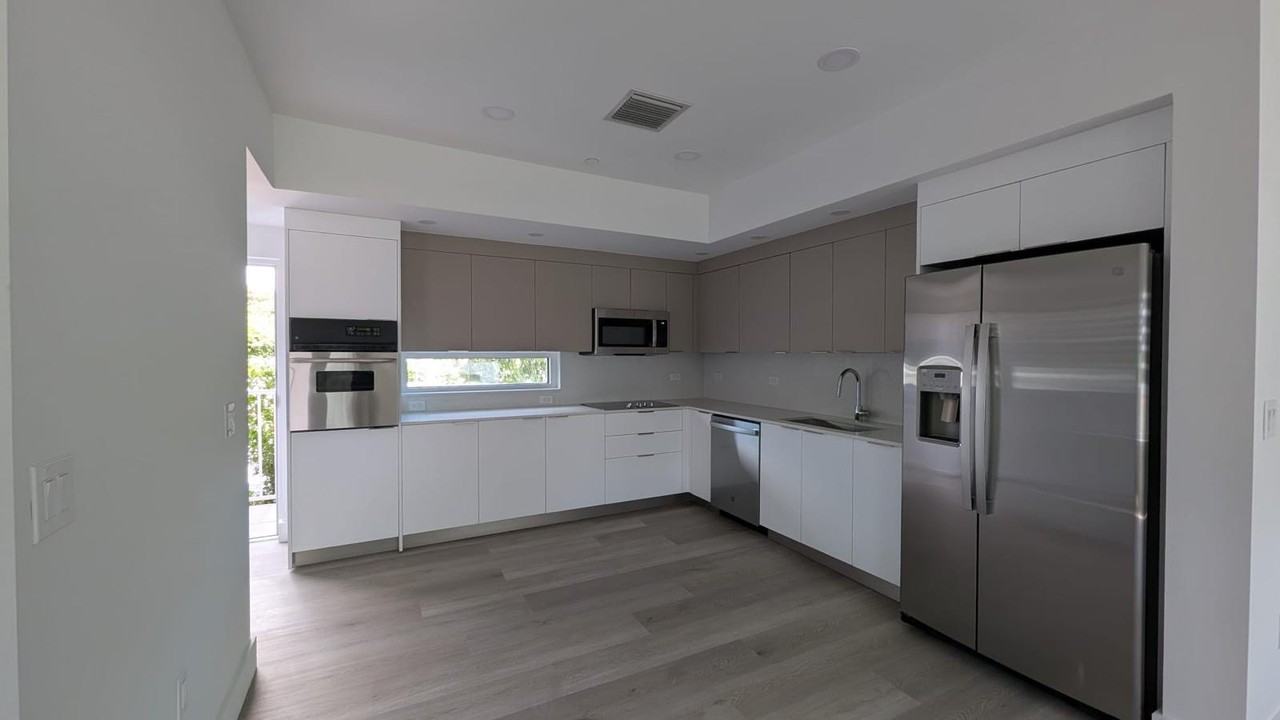 816 84th St #2 - Photo 7 of 21