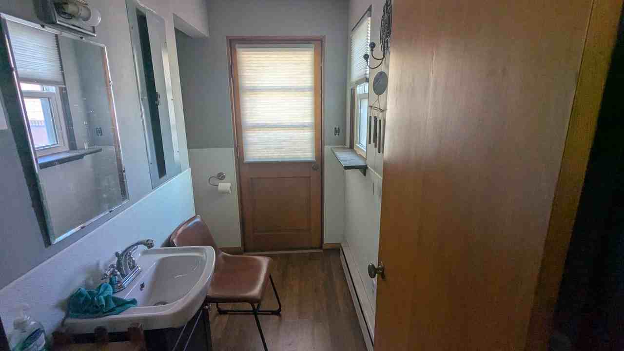 2511 2511 Peach Street - Office Space - Photo 4 of 5