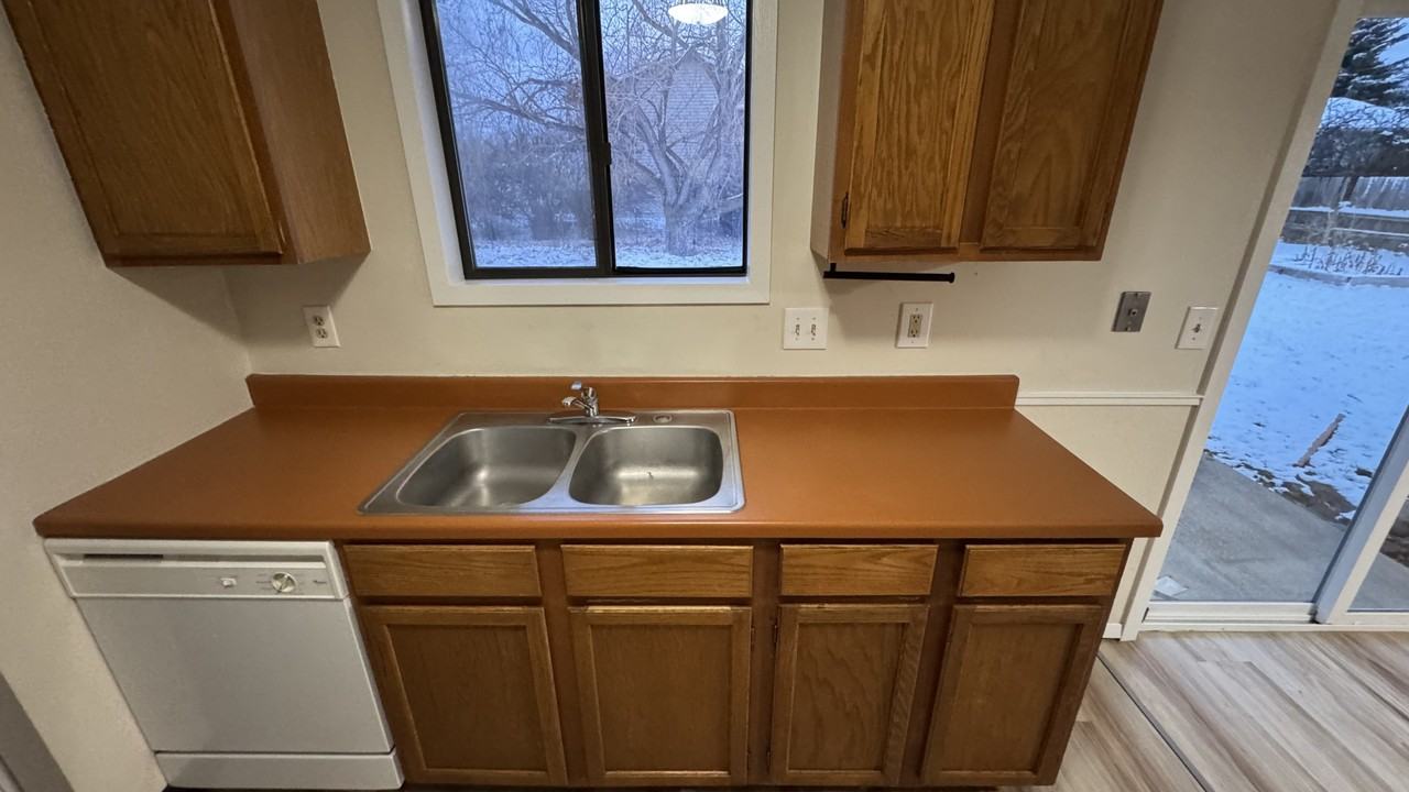 110 N Yellowstone Ave #1 - Photo 7 of 18