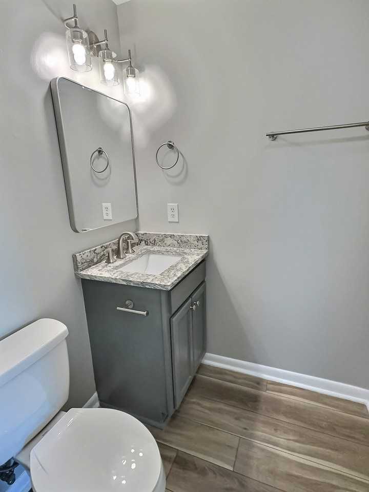 1505 East 50th Street #1 - Photo 5 of 12