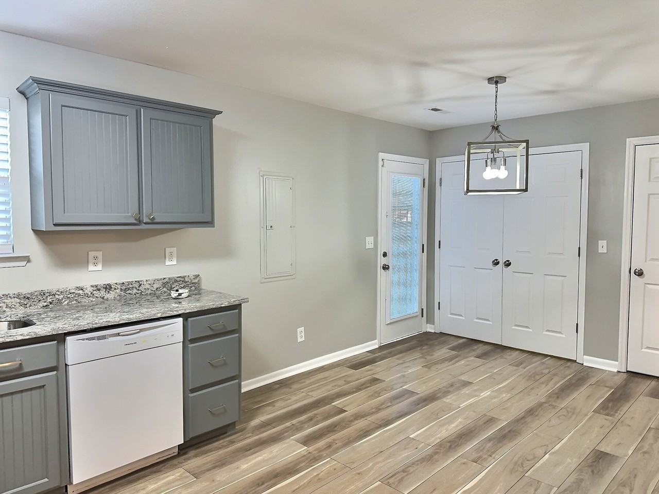 1505 East 50th Street #1 - Photo 7 of 12