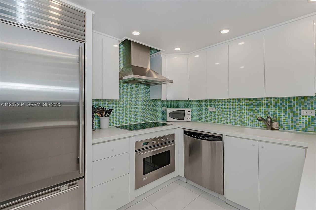 2301 Collins Ave #1538 - Photo 2 of 28