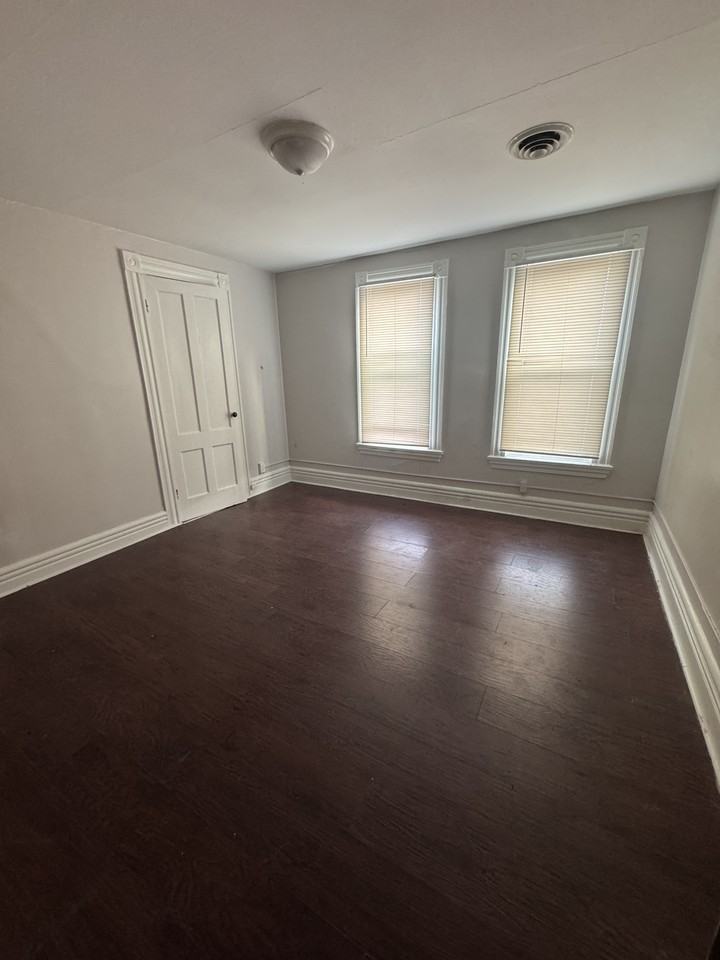 7 Edmonds St #5 - Photo 2 of 3