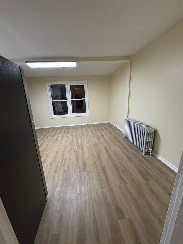 406 N 2nd St #2 - Photo 3 of 10