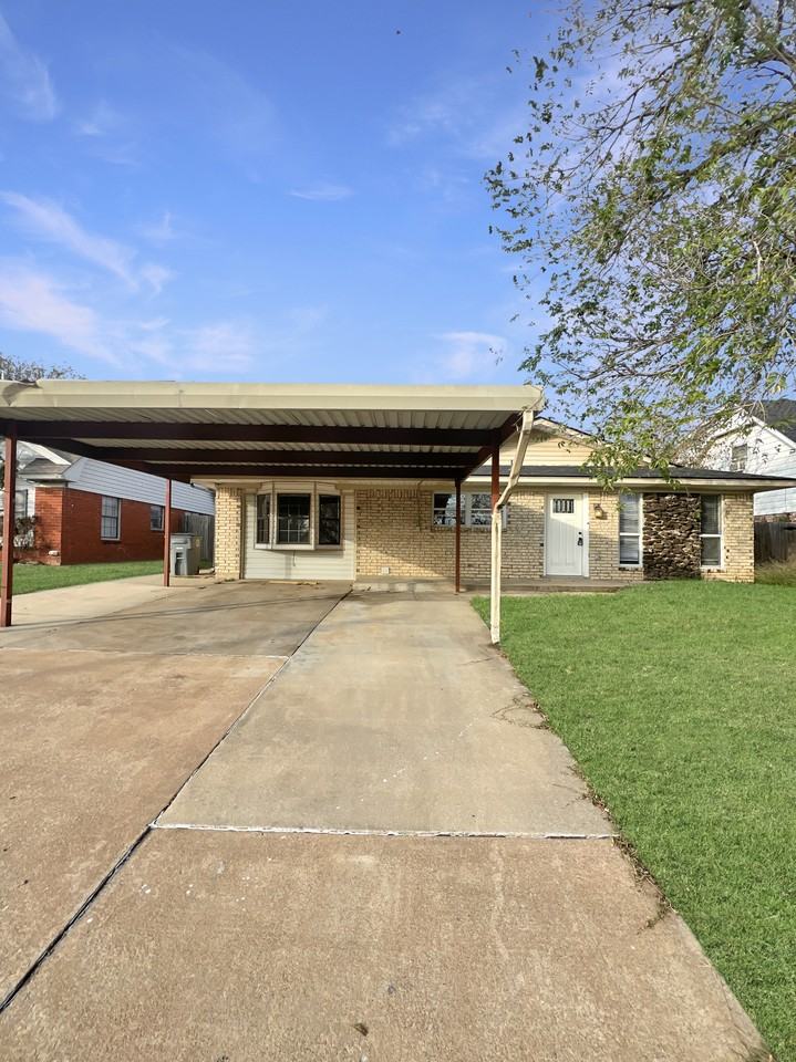 6707 Northwest Compass Drive #1