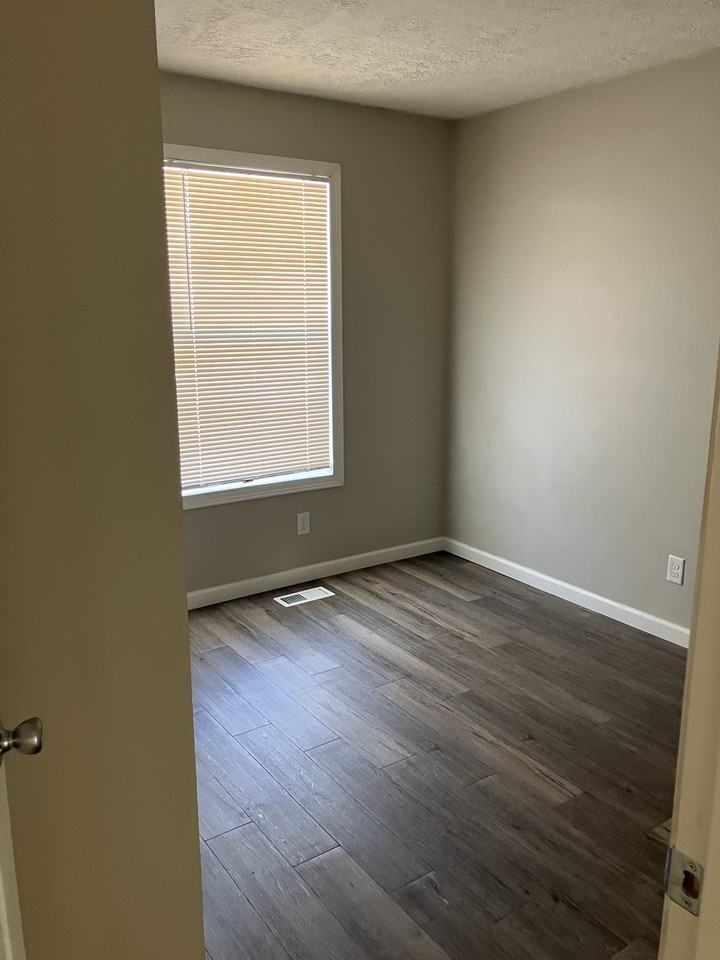 909 Elm St #909 - Photo 2 of 4