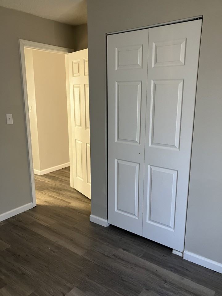 909 Elm St #909 - Photo 3 of 4