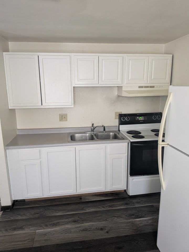 2075 Imperial Lane #B - Photo 3 of 13