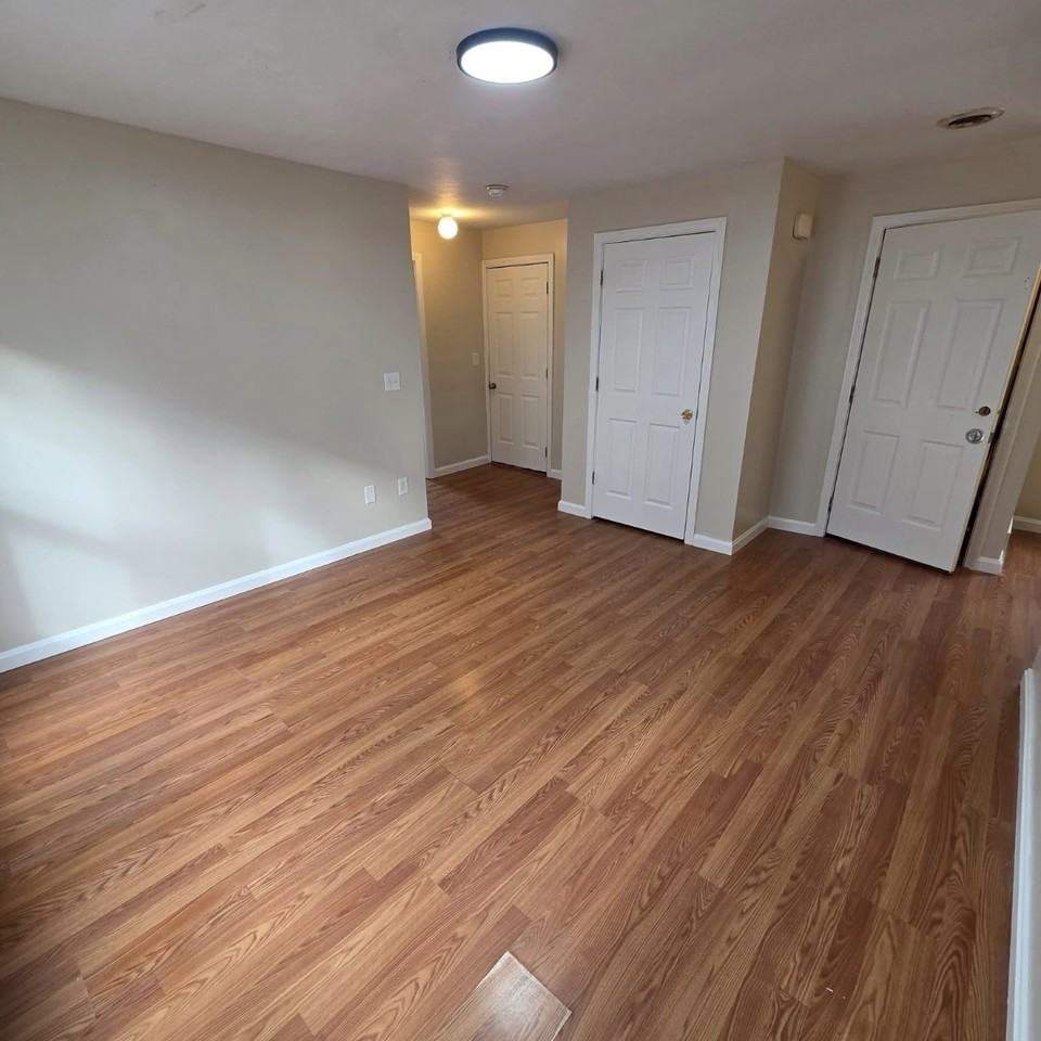 1119 West 8th Street #2ndFL - Photo 3 of 12