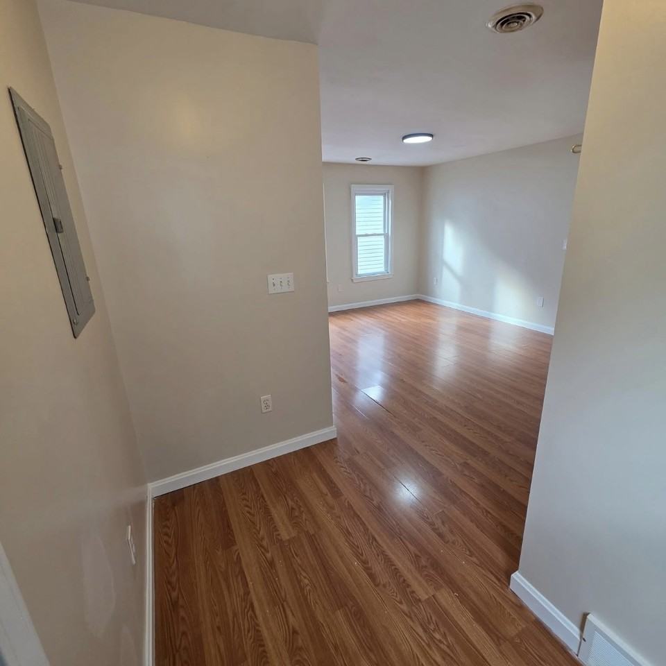 1119 West 8th Street #2ndFL - Photo 4 of 12