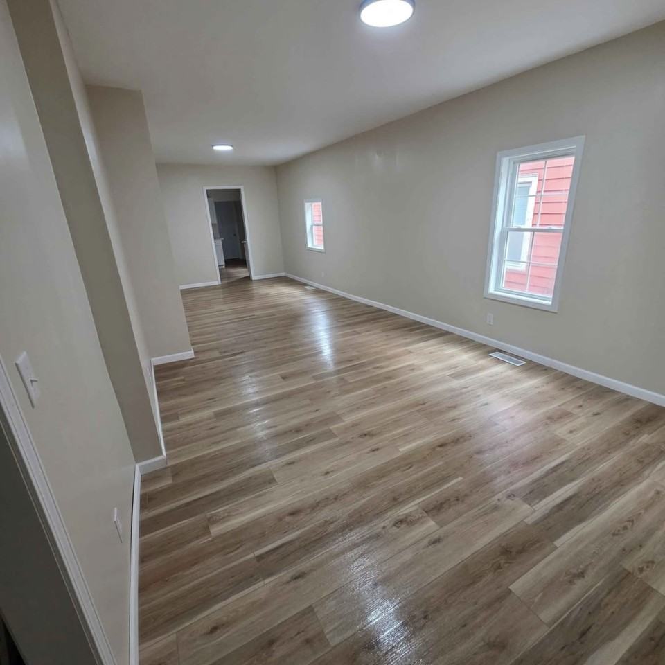 656 W 4th St #1stFL - Photo 2 of 12