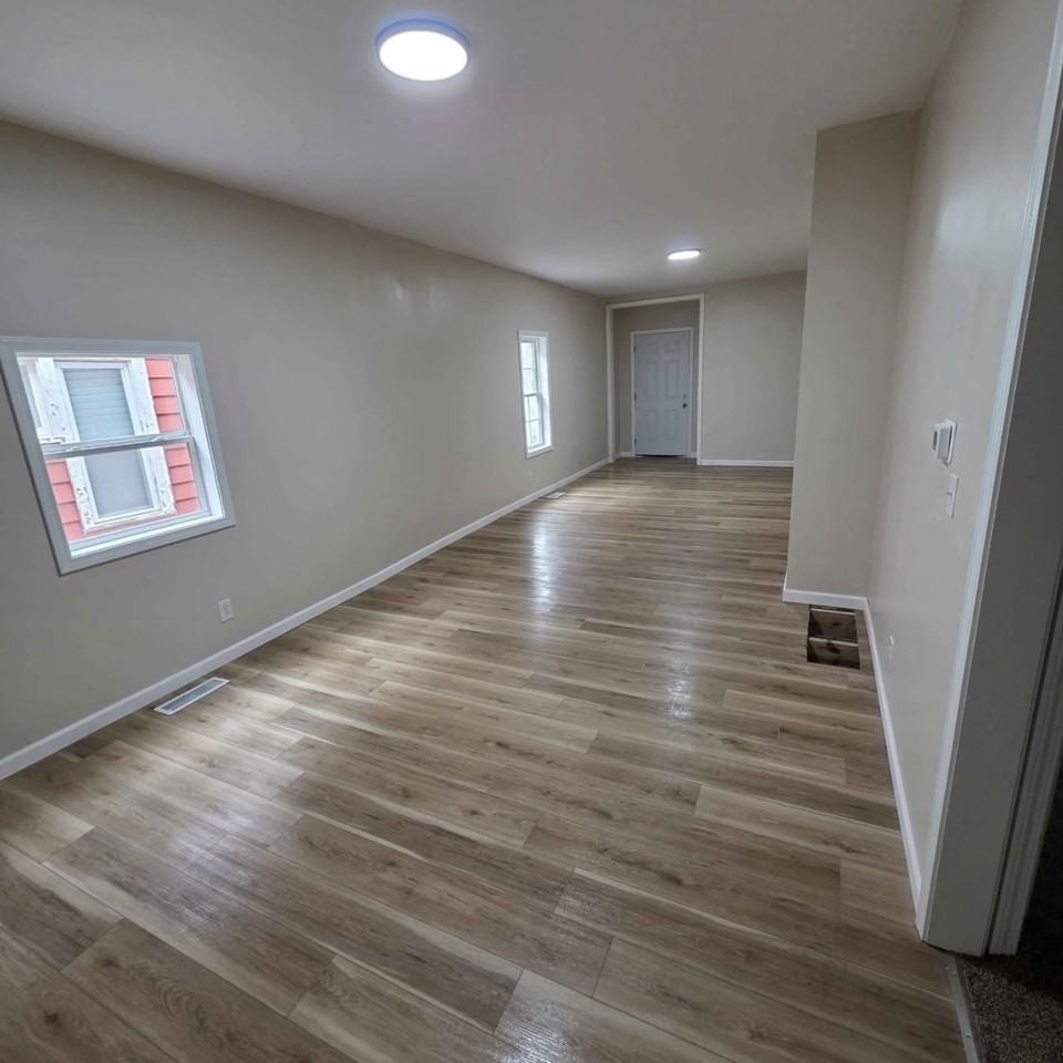 656 W 4th St #1stFL - Photo 3 of 12