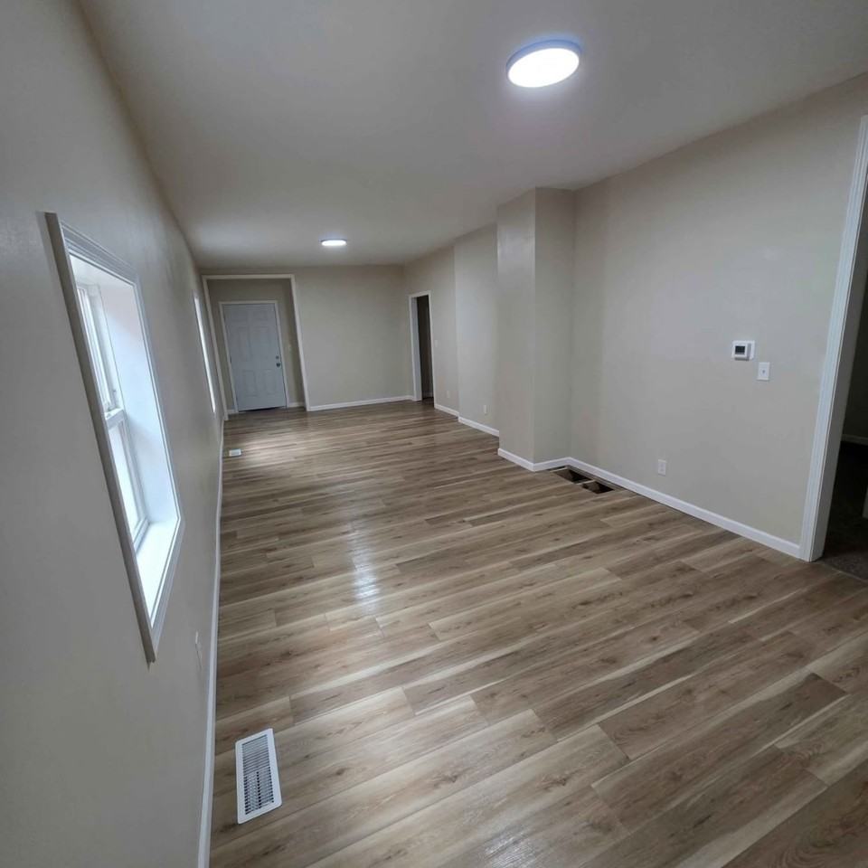 656 W 4th St #1stFL - Photo 4 of 12